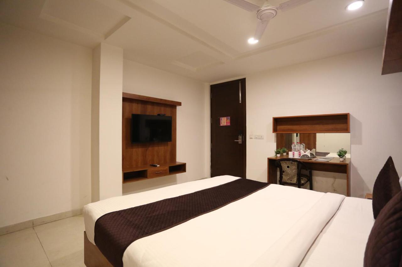 Hotel Sm Suits Near Delhi Airport-Unit By Grand Urban Luxury New Delhi Exterior photo
