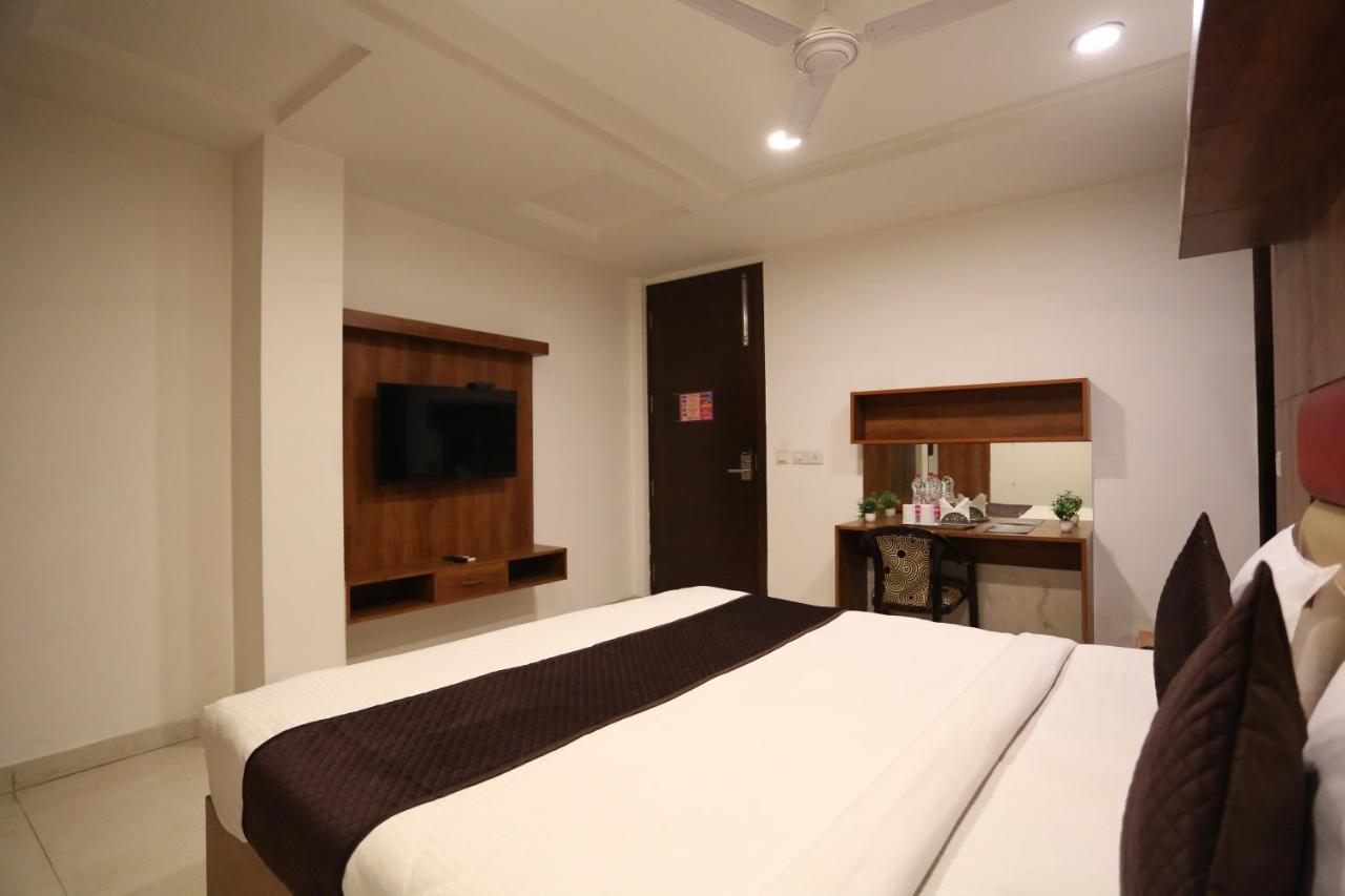 Hotel Sm Suits Near Delhi Airport-Unit By Grand Urban Luxury New Delhi Exterior photo